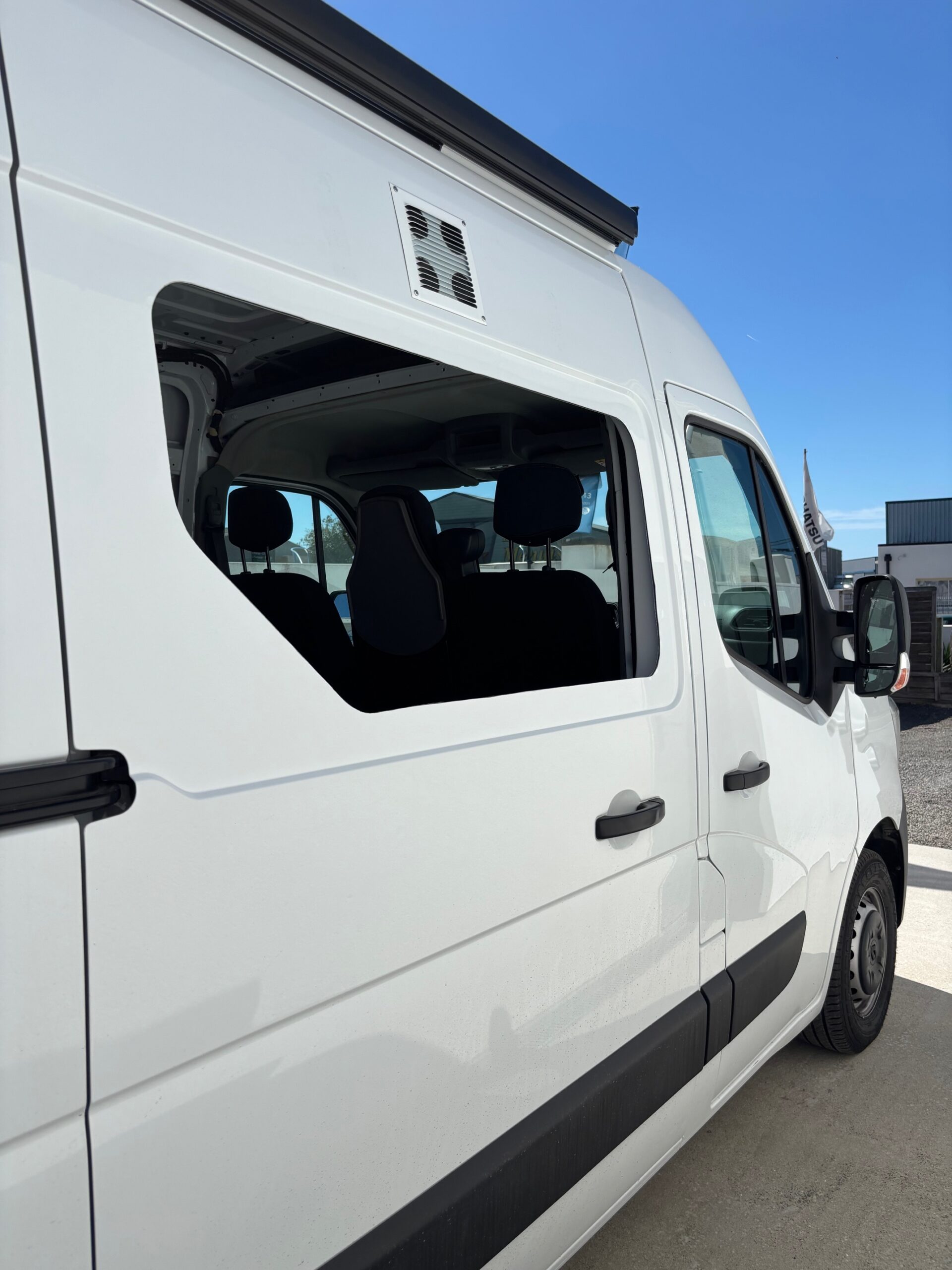 découpage vitre latérale